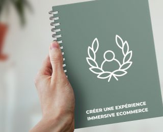 carnet icône laurier avec client au centre et phrase "créer une expérience immersive ec-commerce"