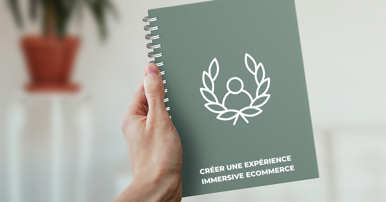 carnet icône laurier avec client au centre et phrase "créer une expérience immersive ec-commerce"