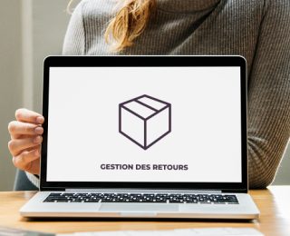 écran d'ordinateur avec icône de carton illustrant la gestion des retours