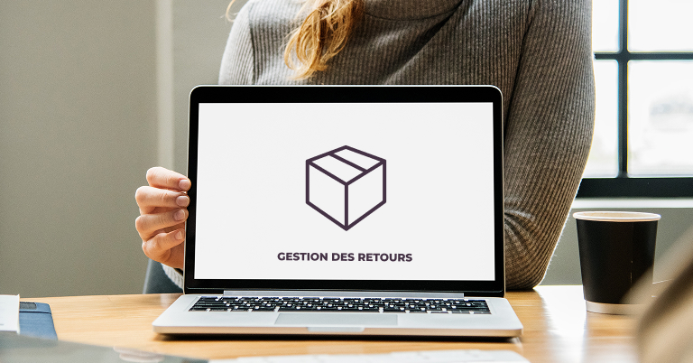 écran d'ordinateur avec icône de carton illustrant la gestion des retours